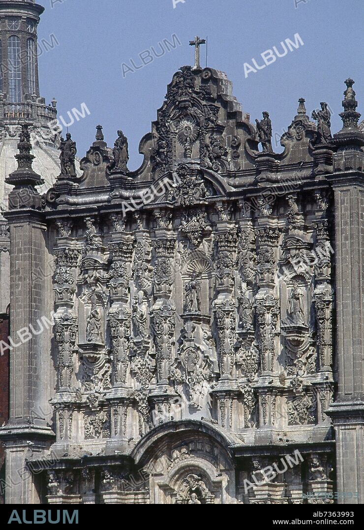 LORENZO RODRIGUEZ (1701-1774). EXTERIOR-FACHADA BARROCA DE LOS APOSTOLES-DET SUPERIOR - FOTO AÑOS 90.