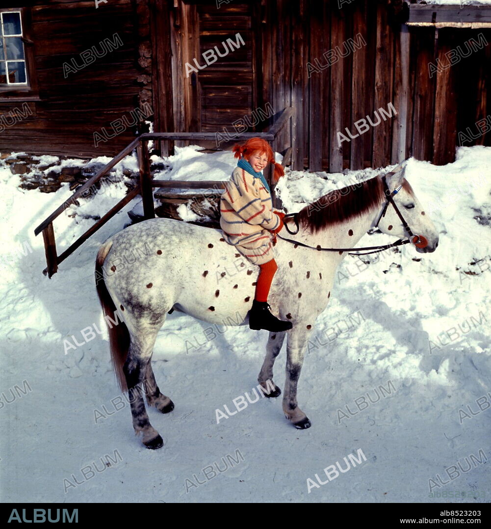 Filminspelning i Norge av en ny Pippi Långstrump-film. Pippi Långstrump spelas av Inger Nilsson, här sittande på hästen Lilla Gubben. Film Pippi Långstrump 1968  Inger Nilsson. (c) Sydsvenskan / IBL Bildbyrå.