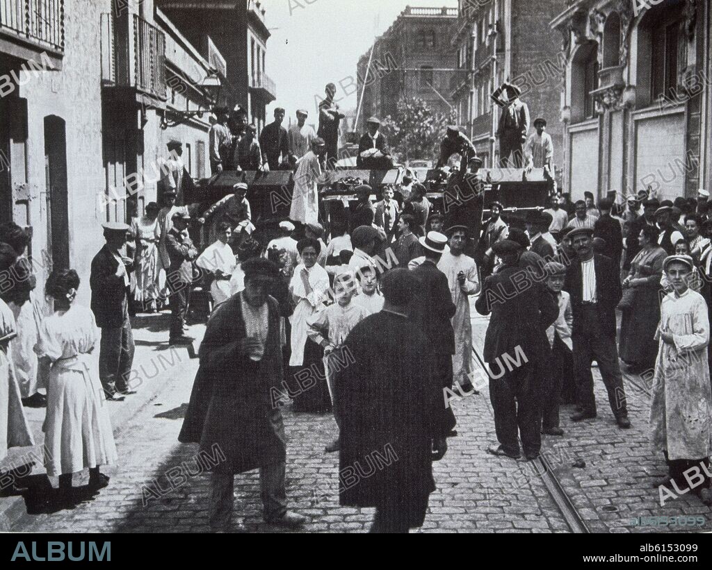 HªCATALUÑA-FOTOGRAFIA-26-7-1909-BARRICADAS-SEMANA TRAGICA-BARCELONA.