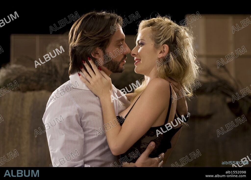 KIRA MIRO and PACO LEON in NO LO LLAMES AMOR... LLAMALO X, 2011, directed by ORIOL CAPEL. Copyright APARTE PRODUCCIONES/ANTENA 3 FILMS.