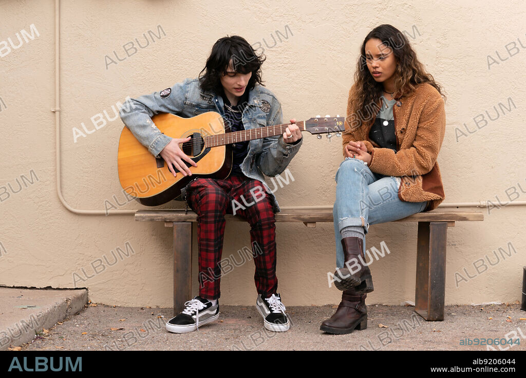 ALISHA BOE and FINN WOLFHARD in WHEN YOU FINISH SAVING THE WORLD, 2022, directed by JESSE EISENBERG. Copyright CAA Media Finance / Fruit Tree.