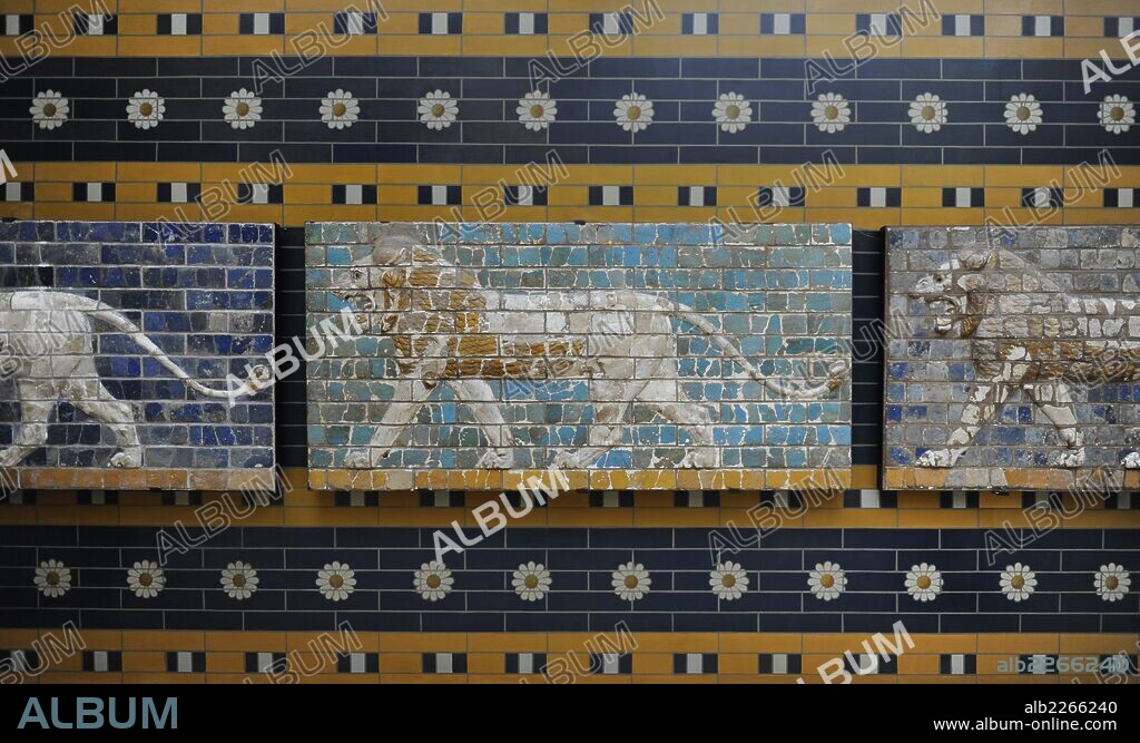 ARTE MESOPOTAMICO. PERIODO NEO-BABILONICO. VIA PROCESION con el FRISO DE LOS LEONES. Reconstrucción en cerámica vidriada del original procedente de Babilonia (siglo VI a. C.). Construido durante el reinado de Nabucodonosor II (605-562 aC). Museo Arqueológico. Estambul. Turquía.