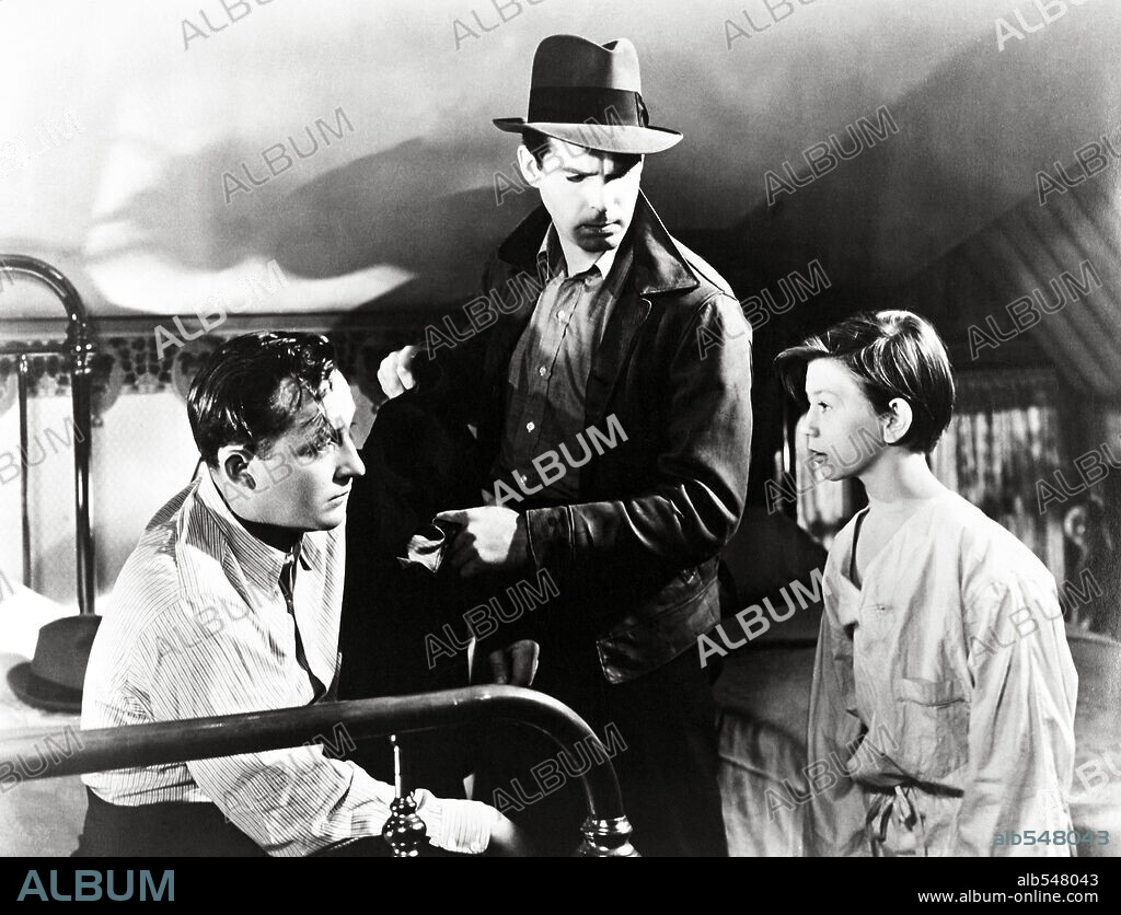 BING CROSBY, DONALD O'CONNOR and FRED MACMURRAY in SING YOU SINNERS, 1938, directed by WESLEY RUGGLES. Copyright PARAMOUNT PICTURES.