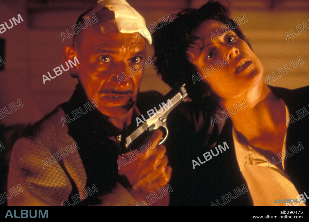 BEN KINGSLEY y SIGOURNEY WEAVER en MUERTE Y LA DONCELLA, 1994 (DEATH AND THE MAIDEN), dirigida por ROMAN POLANSKI. Copyright CAPITOL FILMS/TF1 FILMS/CHANNEL FOUR FILMS.