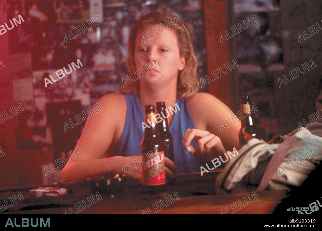 CHARLIZE THERON dans MONSTER, 2003, réalisé par PATTY JENKINS. Copyright NEWMARKET FILM GROUP.