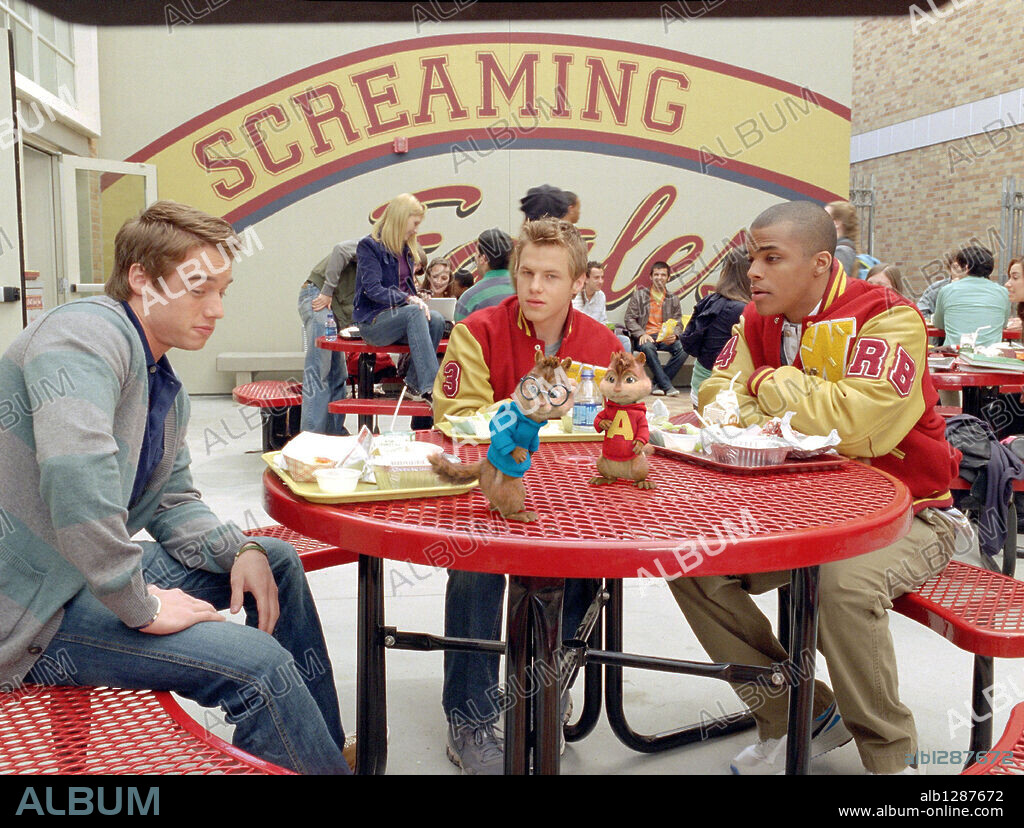 BRANDO EATON, CHRIS WARREN JR. and KEVIN G. SCHMIDT in ALVIN AND THE CHIPMUNKS: THE SQUEAKQUEL, 2009, directed by BETTY THOMAS. Copyright 20TH CENTURY FOX.