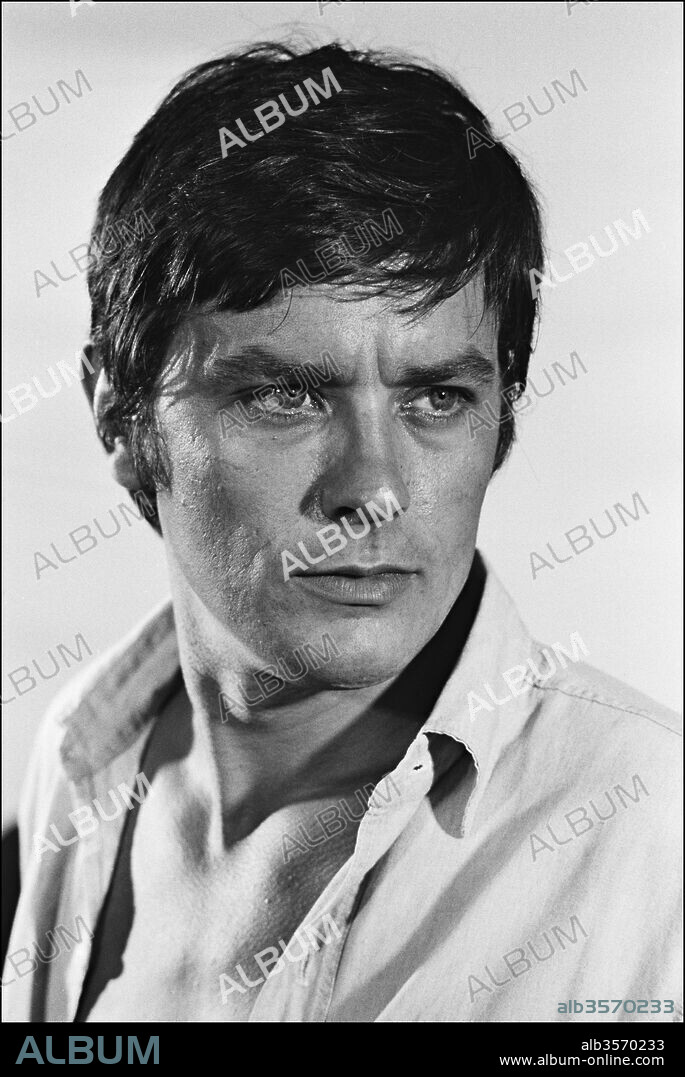ALAIN DELON in THE SWIMMING POOL, 1969 (LA PISCINE), directed by JACQUES DERAY. Copyright S.N.C/TRITONE.