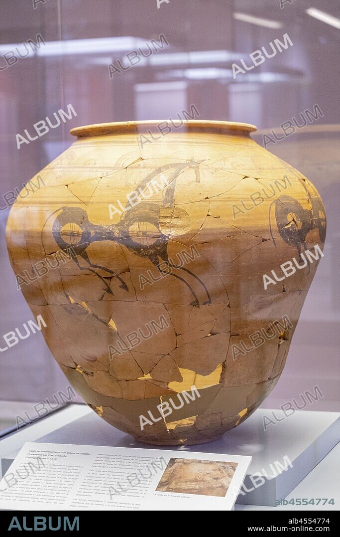 vasija de almacenamiento con escena de caballos, siglo II a.C, Las Eras, Ciadueña, museo Numantino de Soria, Soria, Comunidad Autónoma de Castilla, Spain, Europe.