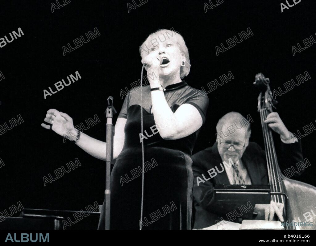 Val Wiseman and Len Skeat, Epsom Playhouse, Surrey, 2001.