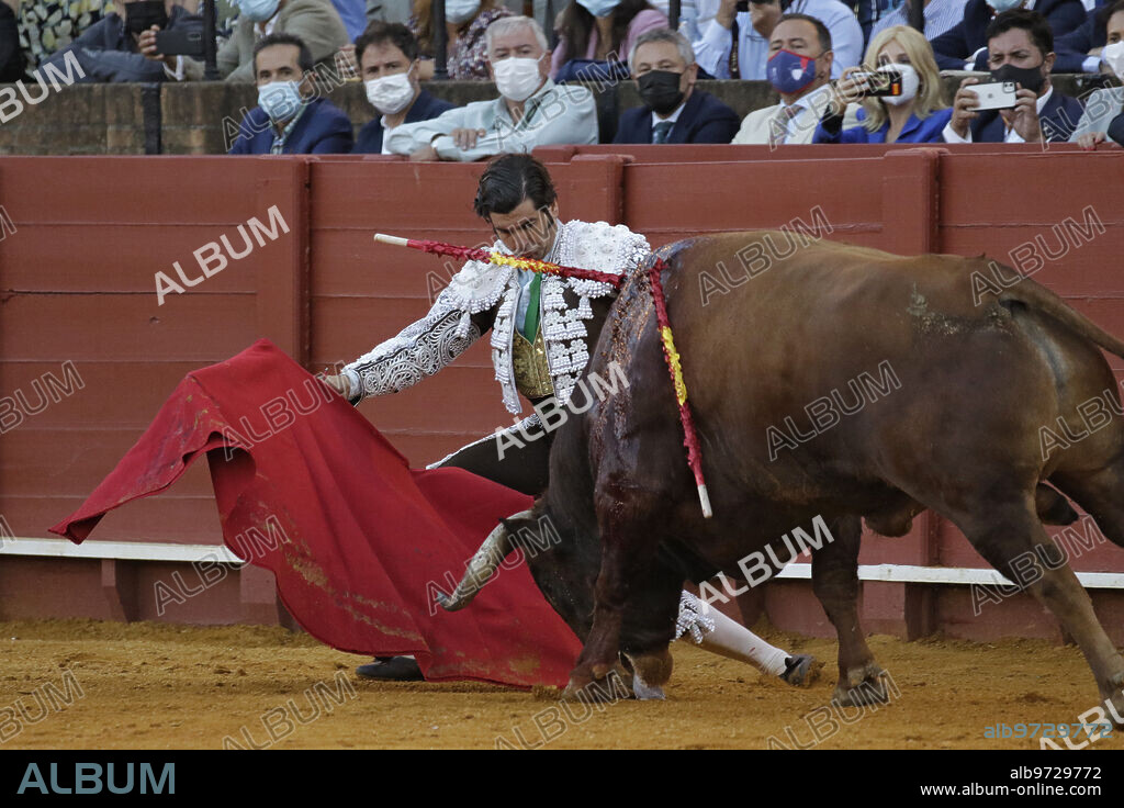 Sevilla, 03/10/2021. Corrida de toros de la Feria de San Miguel celebrada en La Maestranza, para los toreros Morante de la Puebla, Manuel Escribano y Pepe Moral. Foto: Juan Flores. ARCHSEV.