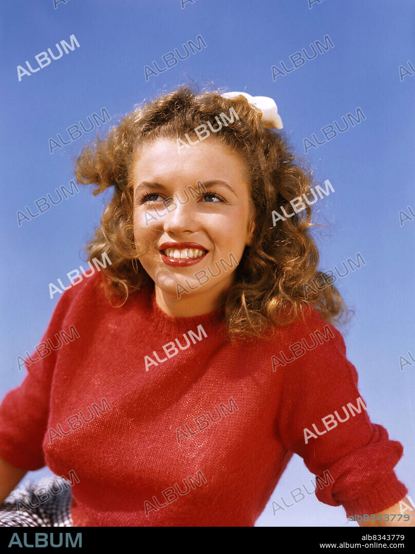 NORMA JEAN BAKER. MARILYN MONROE en DESCUBRIENDO A MARILYN, 2021 (BECOMING MARILYN), dirigida por MICHELE DOMINICI. Copyright Arte France.