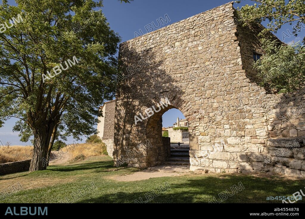 puerta árabe de la Muralla urbana, Medinaceli, Soria, comunidad autónoma de Castilla y León, Spain, Europe.