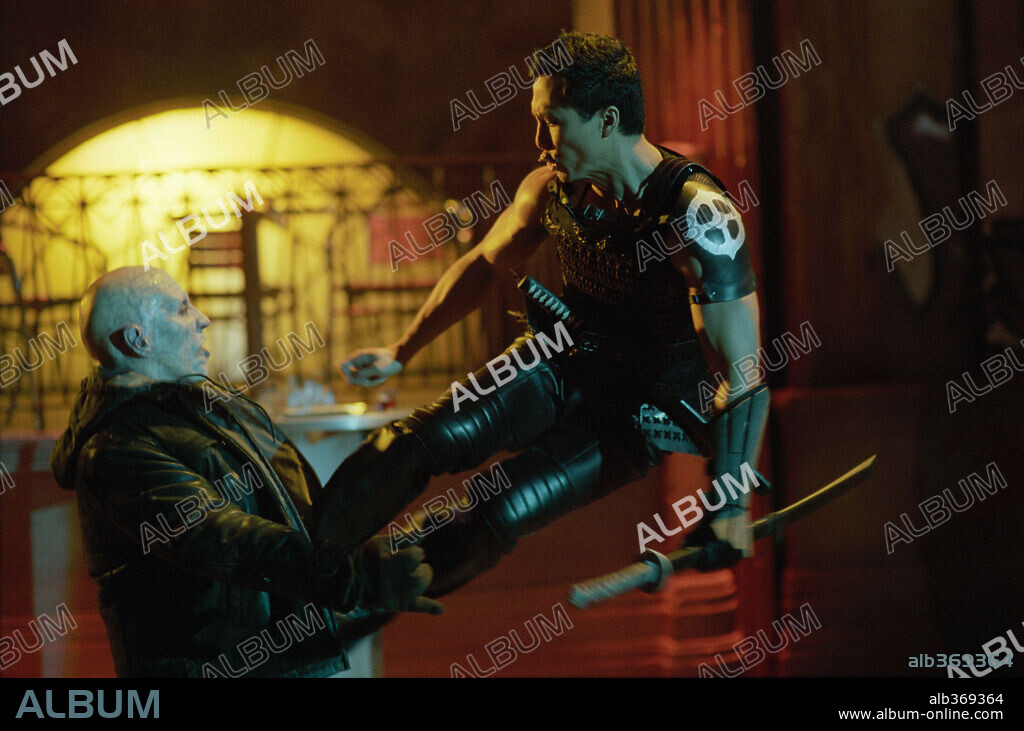 DONNIE YEN en BLADE II, 2002, dirigida por GUILLERMO DEL TORO. Copyright AMEN RA FILMS/JUSTIN PICTURES/NEW LINE CINEMA / TALAMON, BRUCE.