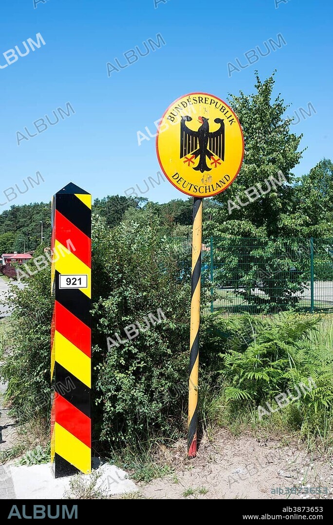 Border between Germany and Poland, German border post and sign, Ahlbeck, Swinemünde, Usedom Island, Mecklenburg-Western Pomerania, Germany, Poland, Europe.