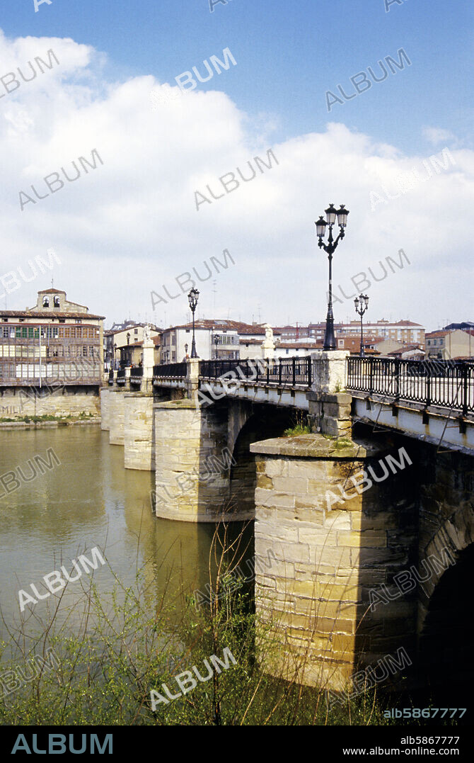 Miranda del Ebro, puente sobre el río, pueblo.