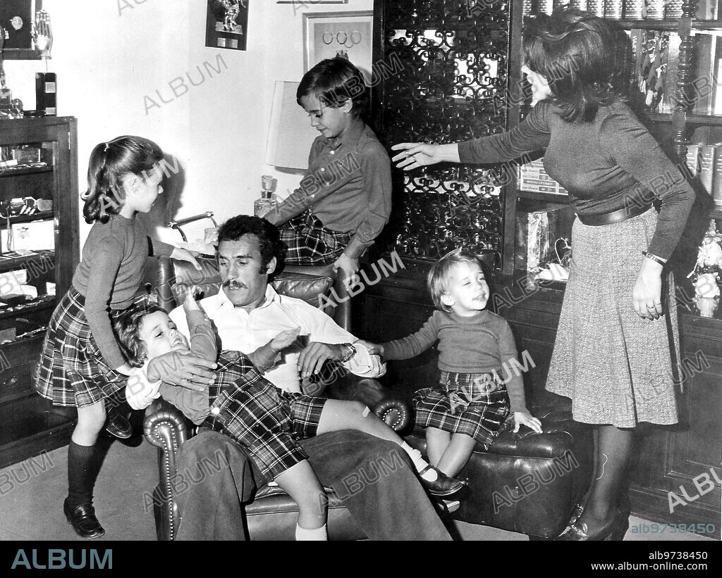 17 octubre 1974. Protagonistas - Jugadores - Familiares. Amancio, su mujer e Hijos.