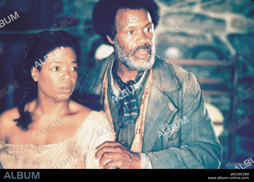 DANNY GLOVER y OPRAH WINFREY en BELOVED, 1998, dirigida por JONATHAN DEMME. Copyright TOUCHSTONE PICTURES.