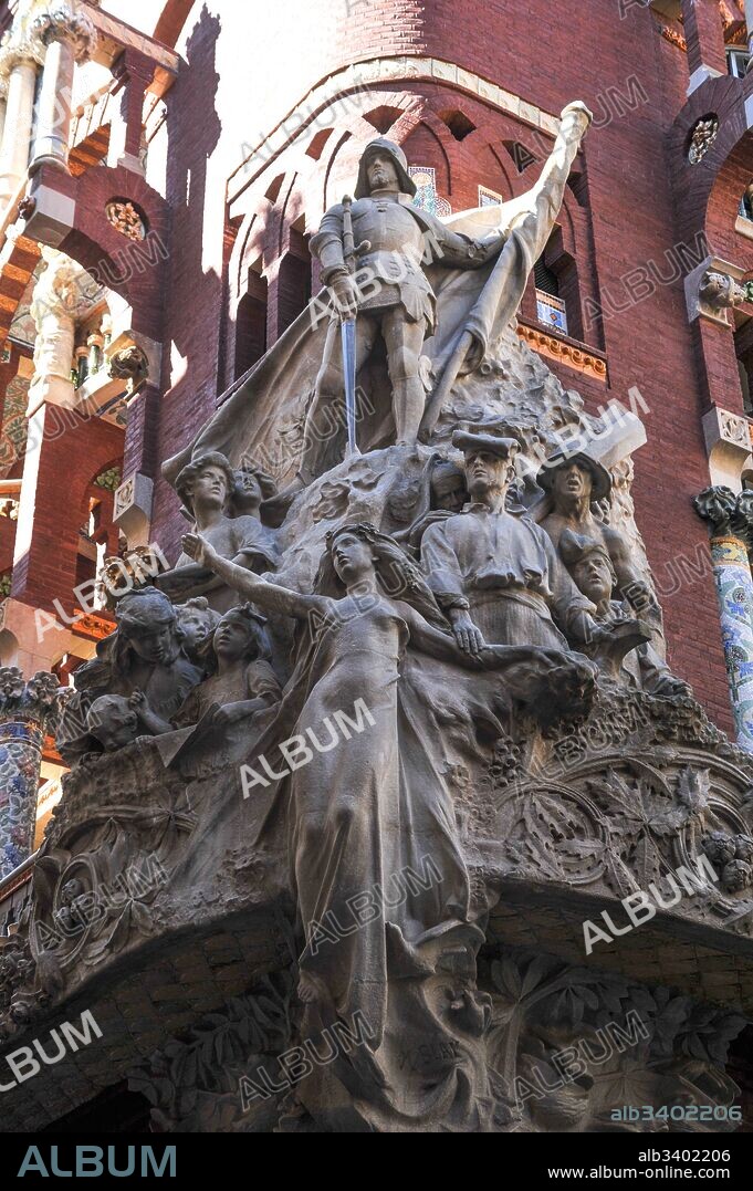MIQUEL BLAY I FÀBREGAS. Miguel Blay i Fàbregas / "La canción popular catalana", 1909, Grupo escultórico, Palacio de la Música Catalana (fachada), Barcelona, Barcelona, Cataluña, España.
