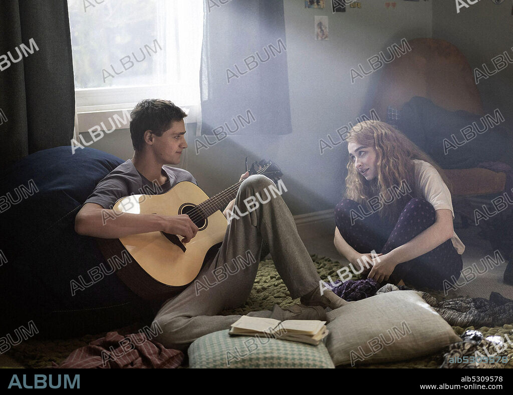FIN ARGUS and SABRINA CARPENTER in CLOUDS, 2020, directed by JUSTIN BALDONI. Copyright Mad Chance / Wayfarer Studios.