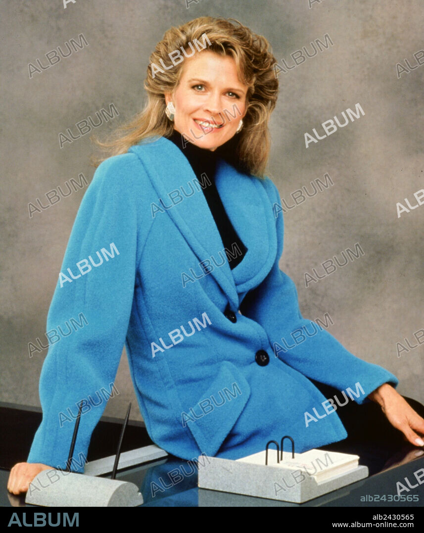 CANDICE BERGEN in MURPHY BROWN, 1988, directed by DIANE ENGLISH. Copyright WARNER BROS. TELEVISION.