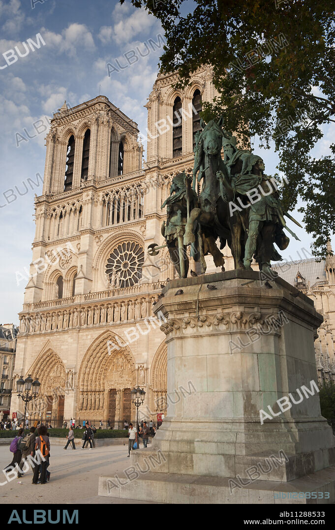 Gothic Notre Dame Cathedral and statue of Charlemagne et ses Leudes, Place du Parvis Notre Dame, Ile de la Cite, Paris, France, Europe.