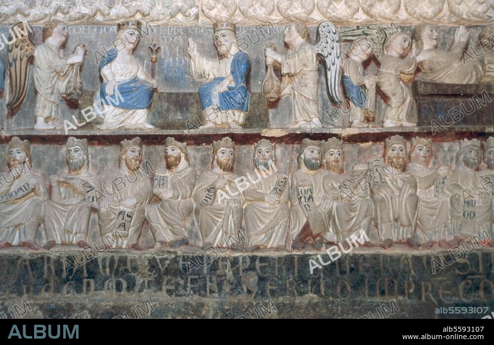 Vezzolano (Piemont, Italien), Abtei von Vezzolano - Abbazia di Vezzolano, Kirche S. Maria, Lettnerwand:. Marienkrönung (oben) / Könige von Juda (unten). (Ausschnitt aus einer Darstellung von Tod, Krönung u. Auferstehung Marias und der 40 Könige Juda). Relief, vermutl. französisch, Ende 12. Jh.