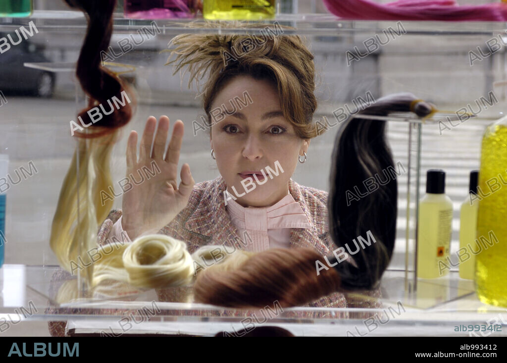 CATHERINE FROT in ODETTE TOULEMONDE, 2006, directed by ERIC-EMMANUEL SCHMITT. Copyright BEL OMBRE/ANTIGONE CINEMA/PATHE RENN PRODUCTIONS/TF1 FILMS.