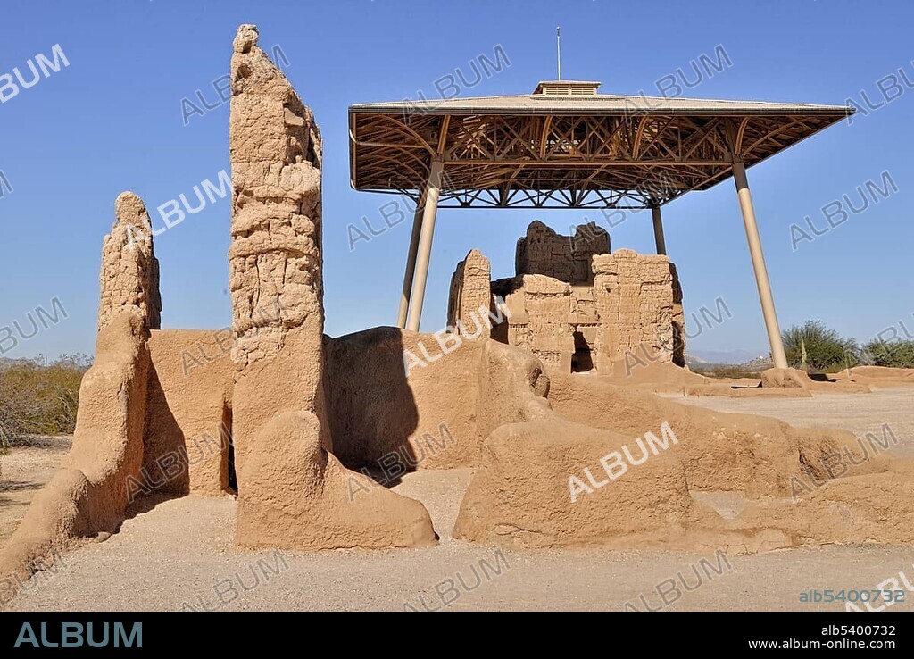 Remains of historic buildings of the Hohokam Indians, made of wattle and mortar, from around 1300 AD, Casa Grande Ruins National Monument, Coolidge, Arizona, USA, North America.