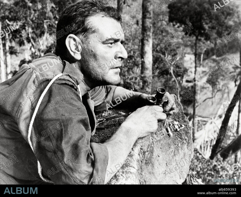 JACK HAWKINS en EL PUENTE SOBRE EL RÍO KWAI, 1957 (THE BRIDGE ON THE RIVER KWAI), dirigida por DAVID LEAN. Copyright COLUMBIA PICTURES.