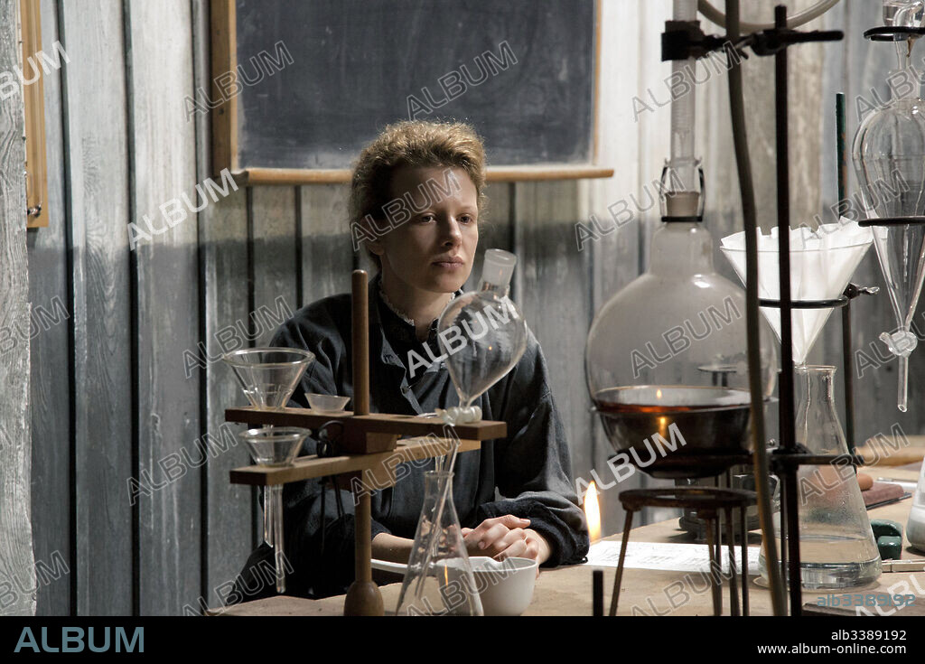 KAROLINA GRUSZKA in MARIE CURIE, 2016, unter der Regie von MARIE NOELLE. Copyright P'Artisan Filmproduktion GmbH, Pokromski Studio, Glory Film,.
