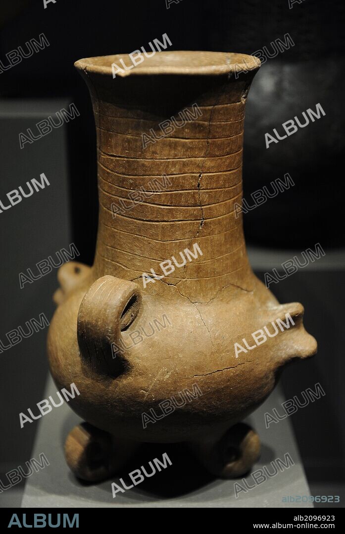 ARTE PREHISTORICO. EDAD DEL BRONCE. GRECIA. Vasija utilicaza para cocinar. Cerámica fechada hacia el 2600-1700 a. C. Neues Museum (Nuevo Museo). Berlín. Alemania. Europa.