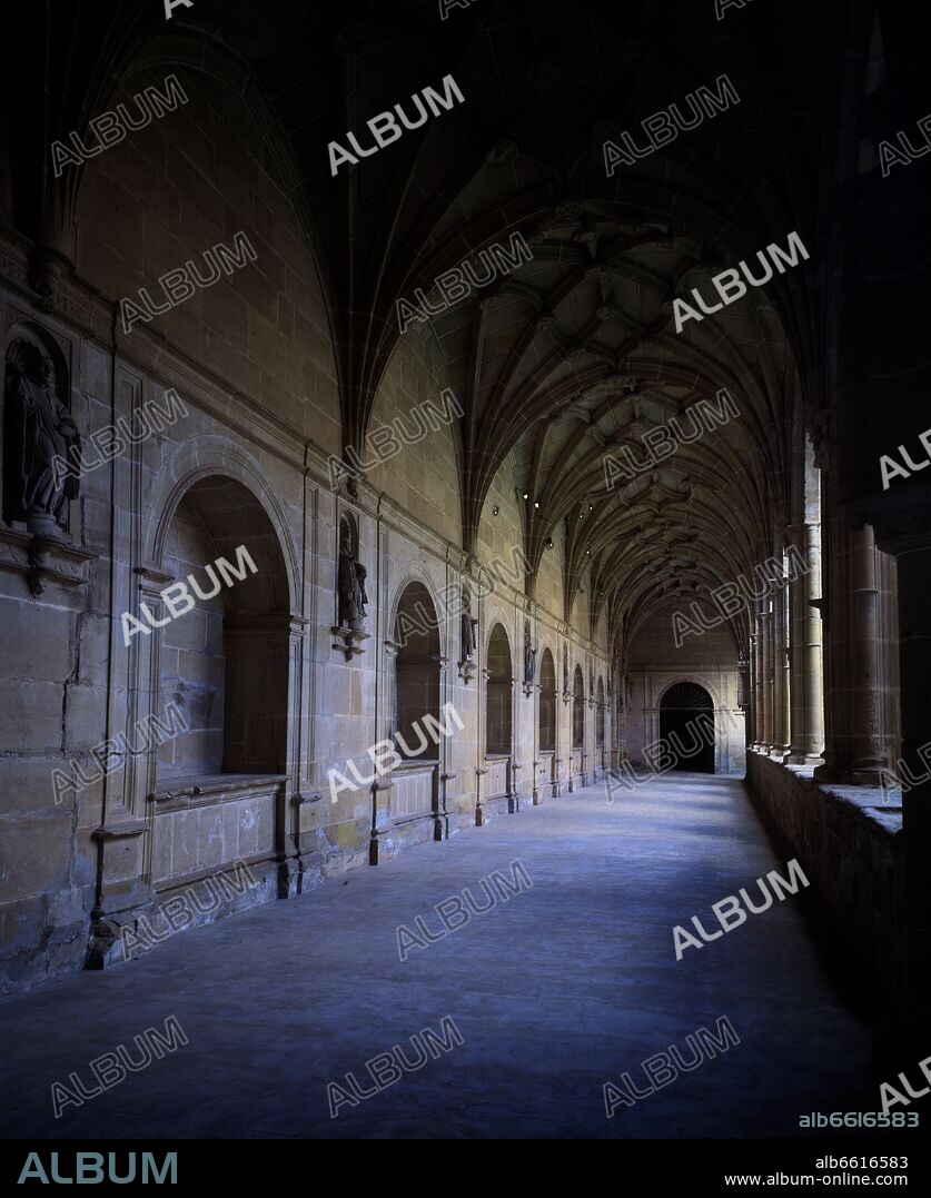 CLAUSTRO BAJO-GALERIA-GOTICO-RENACENTISTA 1549-1557.