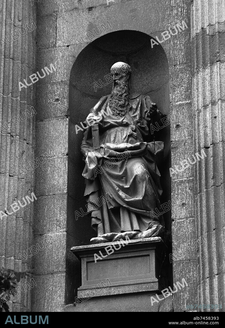MANUEL PEREIRA (1588-1683). HORNACINA CON LA ESTATUA DE SAN PABLO SITUADA EN LA FACHADA DE LA IGLESIA DE SANTA MARIA LA MAYOR - 1624 - FOTOGRAFIA EN BLANCO Y NEGRO.
