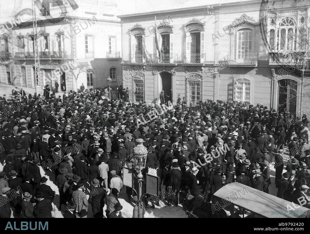 1924. Almeria. A manifestation. Appearance of the Surroundings of the civil government Upon the arrival of the demonstration that was organized after the "Pro-Strategic Railway" Rally. Photo: Fernandez. late ed.