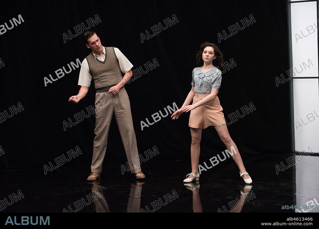 DARCI SHAW and LUKE FETHERSTON in JUDY, 2019, directed by RUPERT GOOLD. Copyright Twentieth Century-Fox.