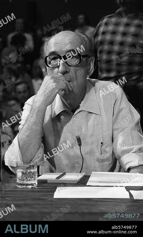 Mitscherlich, Alexander; Psychoanalytiker; München 20.9.1908 - Frankfurt am Main 1982. Alexander Mitscherlich während der Podiumsdiskussion "Meinung gegen Meinung" in Düsseldorf am 31. August 1976. Foto.