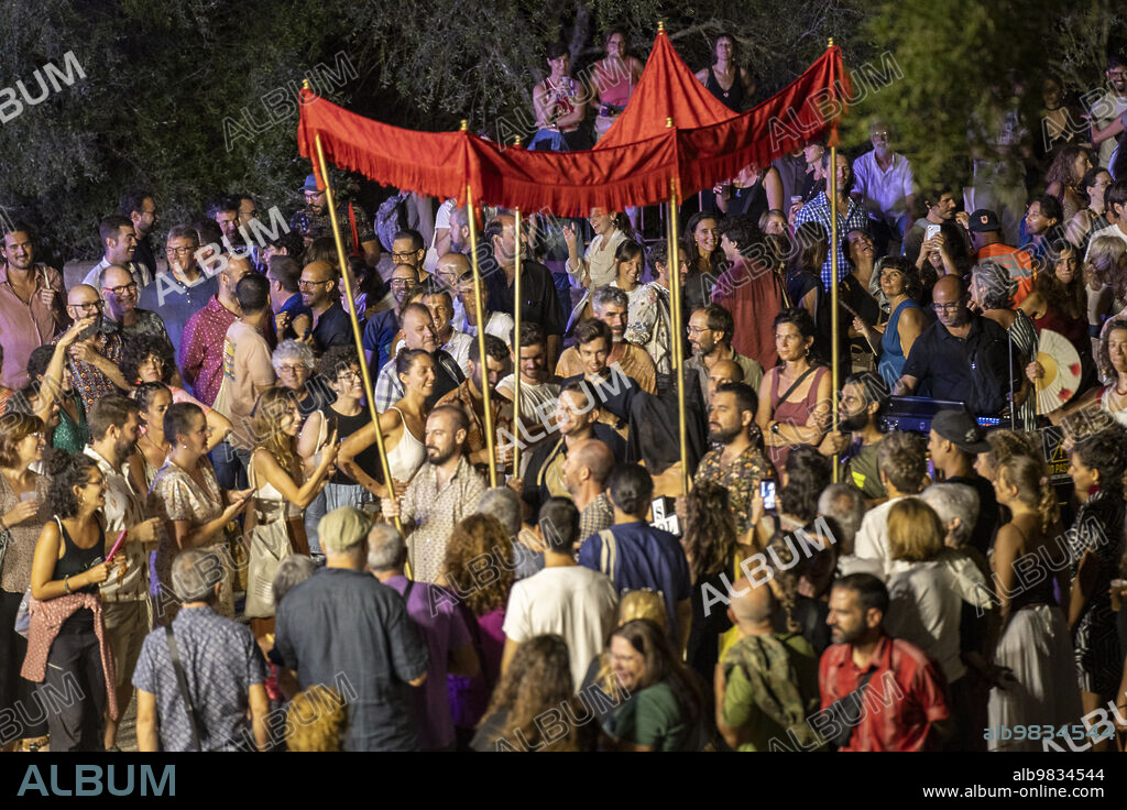 Sor Estiercol, disco show D.J, festival La Luna en Vers, Sant Joan, Majorca, Balearic Islands, Spain.