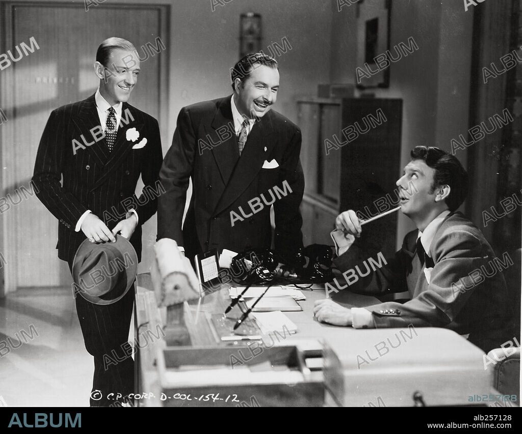 FRED ASTAIRE y XAVIER CUGAT en BAILANDO NACE EL AMOR, 1942 (YOU WERE NEVER LOVELIER), dirigida por WILLIAM A. SEITER. Copyright COLUMBIA PICTURES.