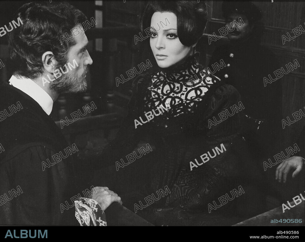 SARA MONTIEL in ESA MUJER, 1969, directed by MARIO CAMUS. Copyright CESAREO GONZALEZ, S.A.-P.I.C.A.S.A.