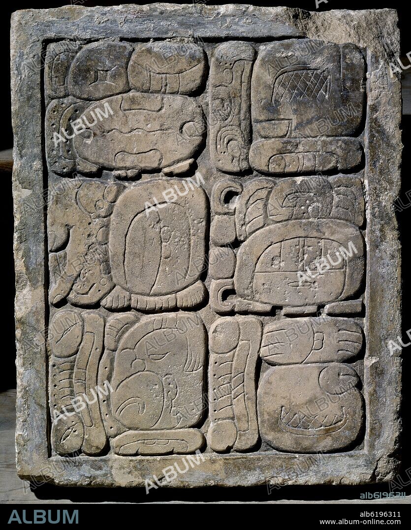 PANEL DE GLIFOS PROCEDENTE DE PALENQUE - 700 DC -CALIZA - PERIODO CLASICO TARDIO - 41 X 41,5 CM - MAYA.