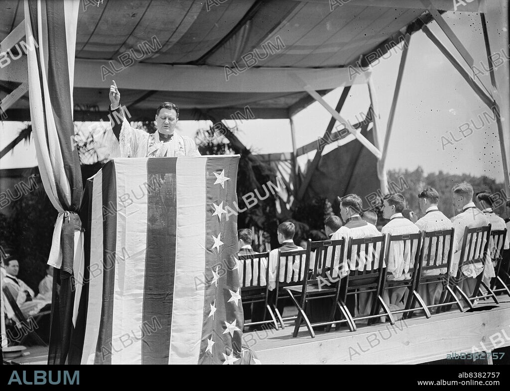 HARRIS & EWING. Military Field Mass by Holy Name Society of the Roman Catholic Church - Father Eugene Del. McDonnell, S.J., 1910. Religious meeting, USA.