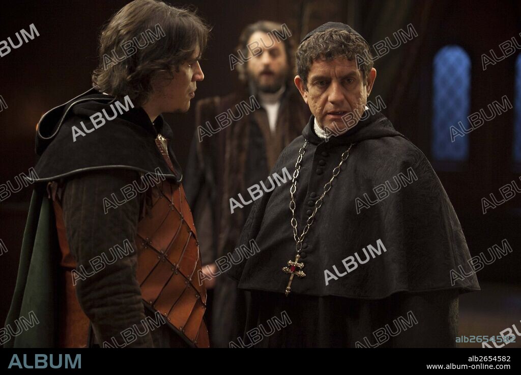 PEDRO CASABLANC, RAMON MADAULA and SERGIO PERIS-MENCHETA in ISABEL, 2011, directed by JORDI FRADES and ORIOL FERRER. Copyright DIAGONAL TV.