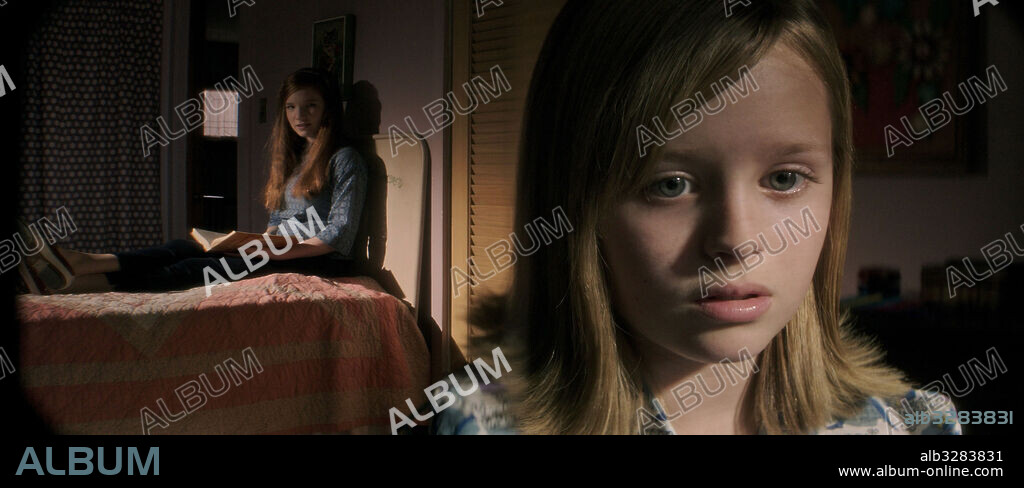 ANNALISE BASSO and LULU WILSON in OUIJA 2, 2016 (OUIJA: ORIGIN OF EVIL), directed by MIKE FLANAGAN. Copyright ALLSPARK PICTURES/BLUMHOUSE PROD/HASBRO/PLATINUM DUNES.