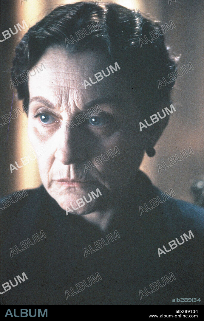 IRENE GUTIERREZ CABA en LA CASA DE BERNARDA ALBA, 1987, dirigida por MARIO CAMUS. Copyright PARAISO FILMS.