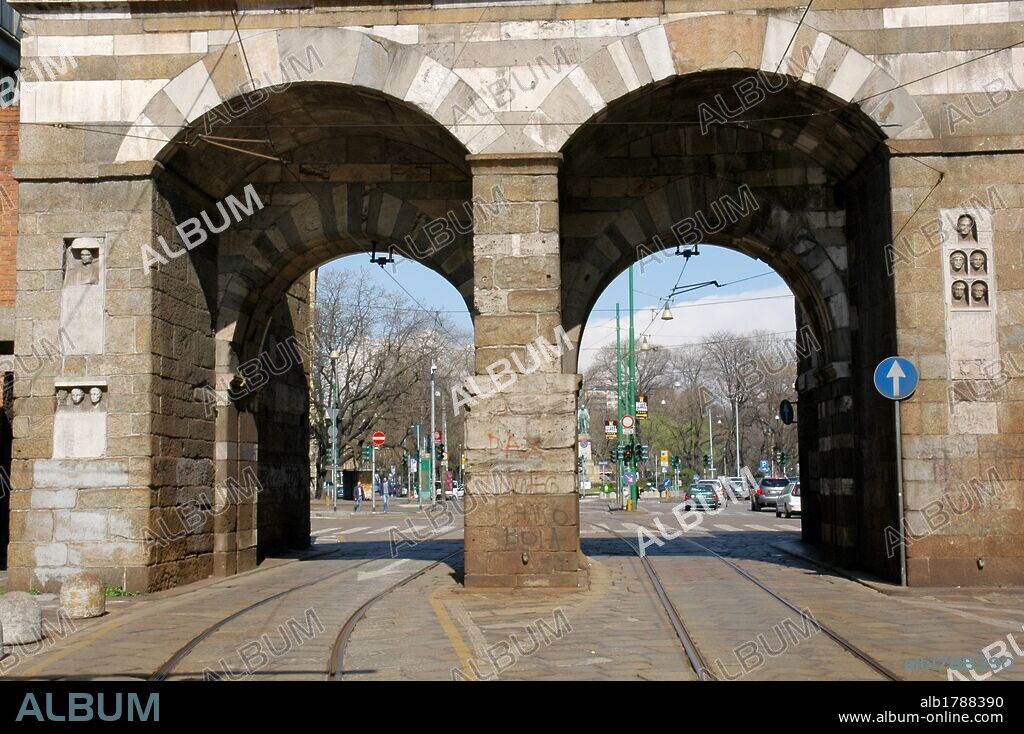 ITALIA. MILAN. Arcos de la PORTA NUOVA, antigua puerta fechada en el año 1171 y que forma parte de la muralla medieval de la ciudad.