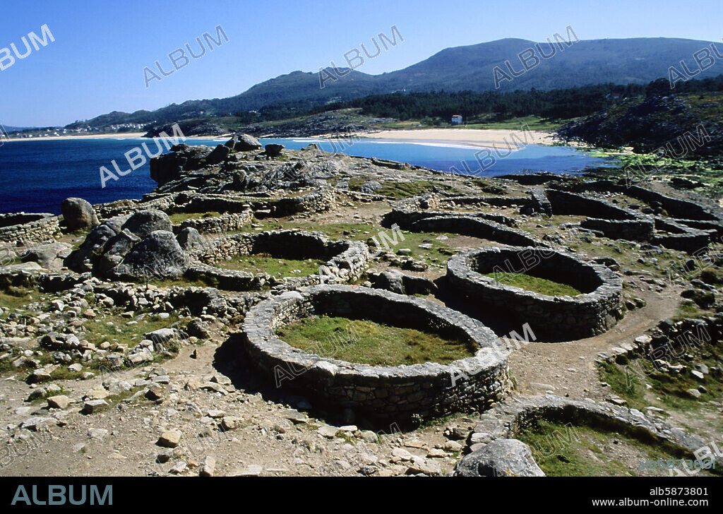 Ría Muros y Noya / Noia; Castro de Baroña (restos de poblado céltico), Rías Bajas / Baixas.