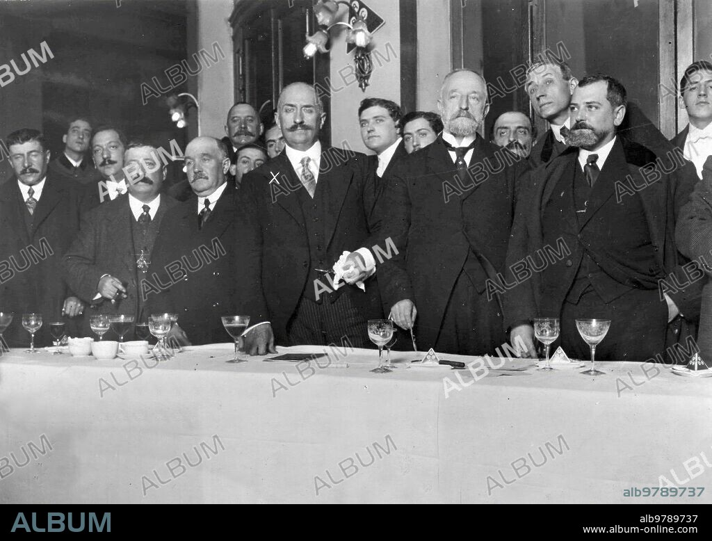 11 noviembre 1915. Un homenaje al alcalde de Madrid. Don José del prado y Palacio (X) durante el discurso que Pronunció ayer en El "Lunch" celebrado en honor suyo en el Palace hotel.