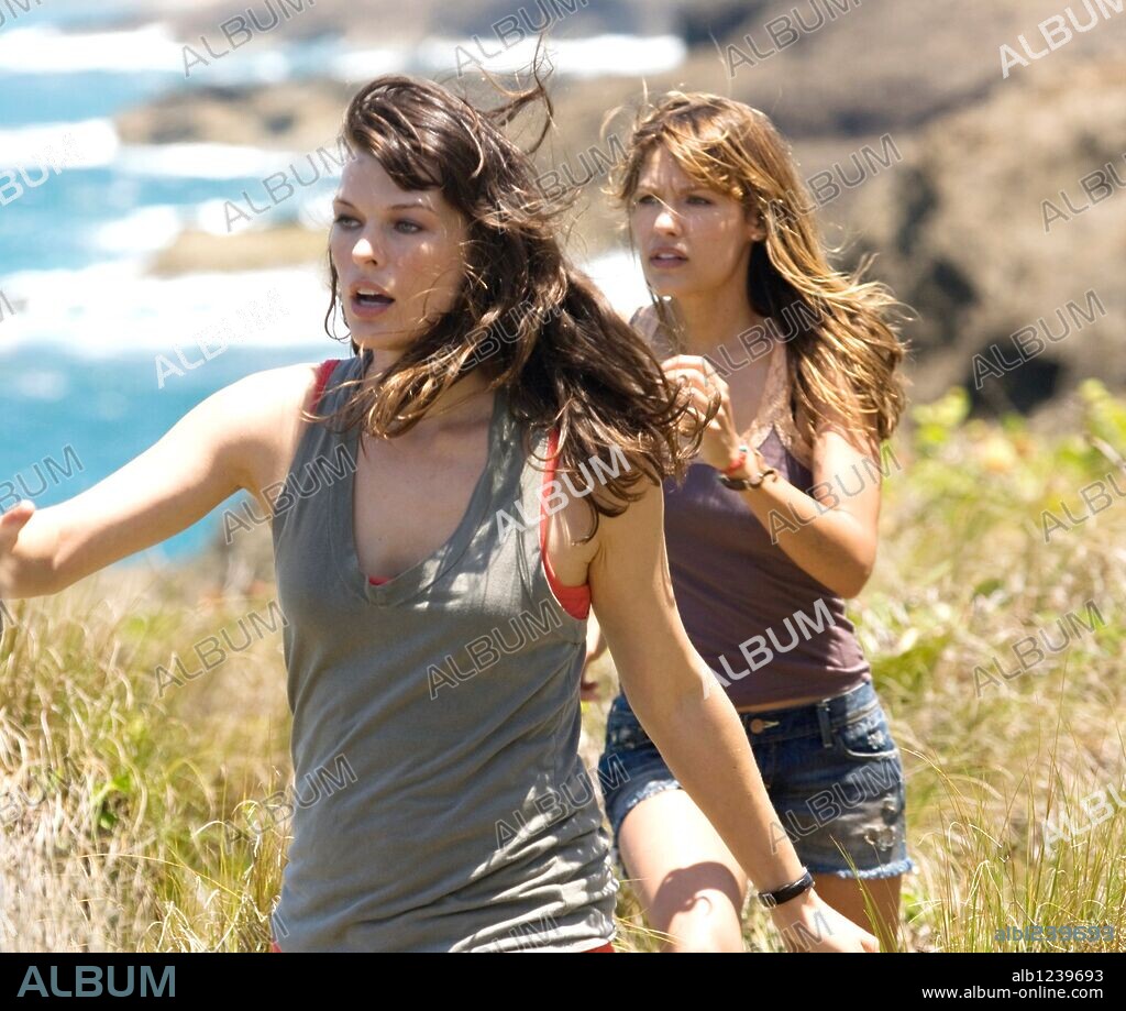 KIELE SANCHEZ und MILLA JOVOVICH in A PERFECT GETAWAY, 2009, unter der Regie von DAVID TWOHY. Copyright ROGUE PICTURES.