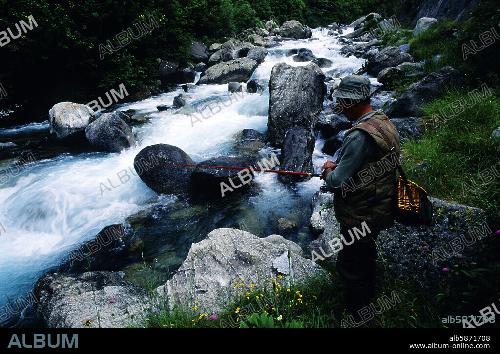 Valle de Estós valley, Estós river; trouts fishing; Benasque (Pirineos).
