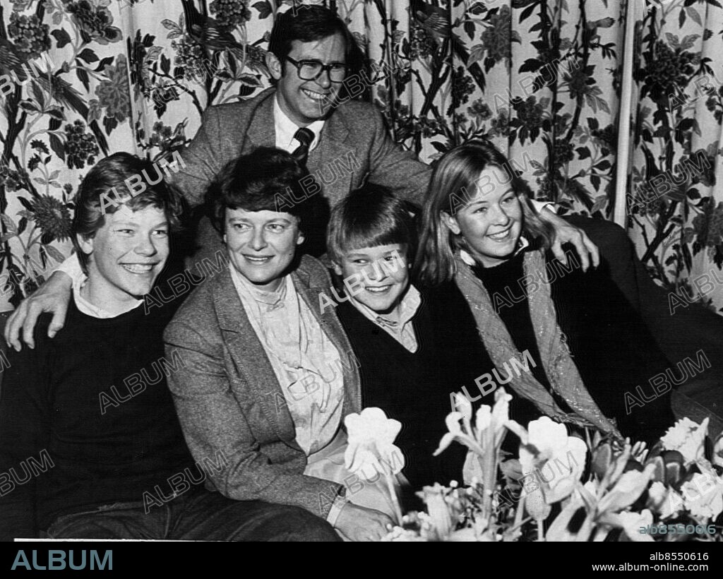 ARKIV - 1981 Gro Harlem Brundtland familjebild: Arne Olav Brundtland, Ivar 15 år, Gro, Jörgen 13, och Kaja 17. 19-årige sonen Kent ej med på bild. Foto: TT Kod: 190 . COPYRIGHT SCANPIX SWEDEN.